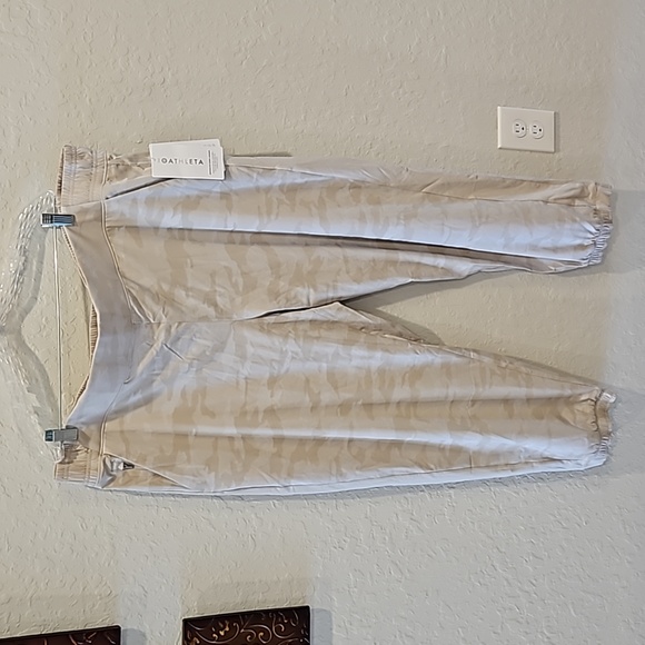 NWT Athleta Brooklyn Camo Joggers size 24 - Picture 3 of 13